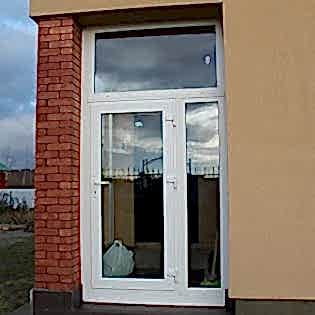 Пластиковые двери